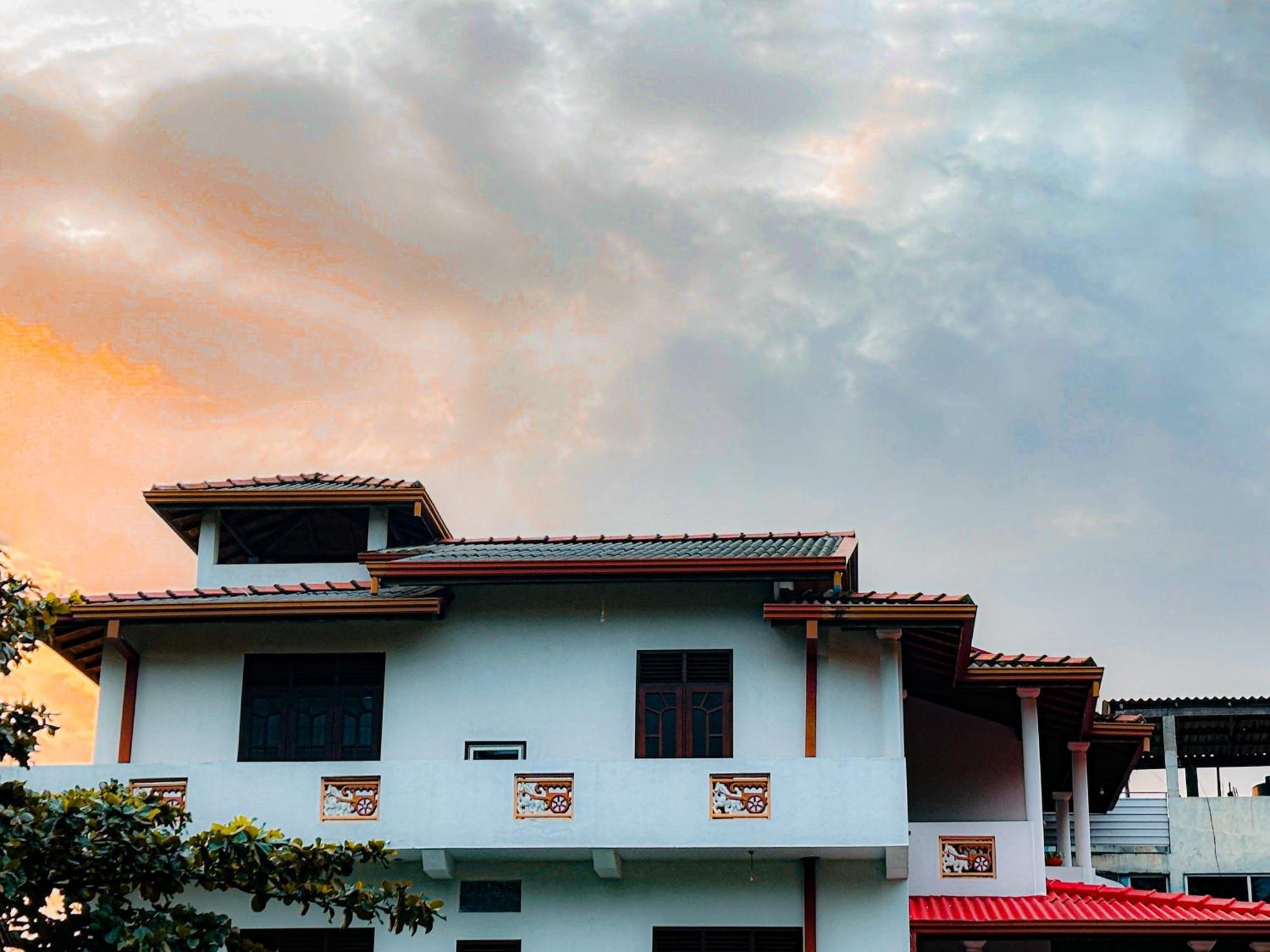 Golden Town Hotel Tangalle Buitenkant foto