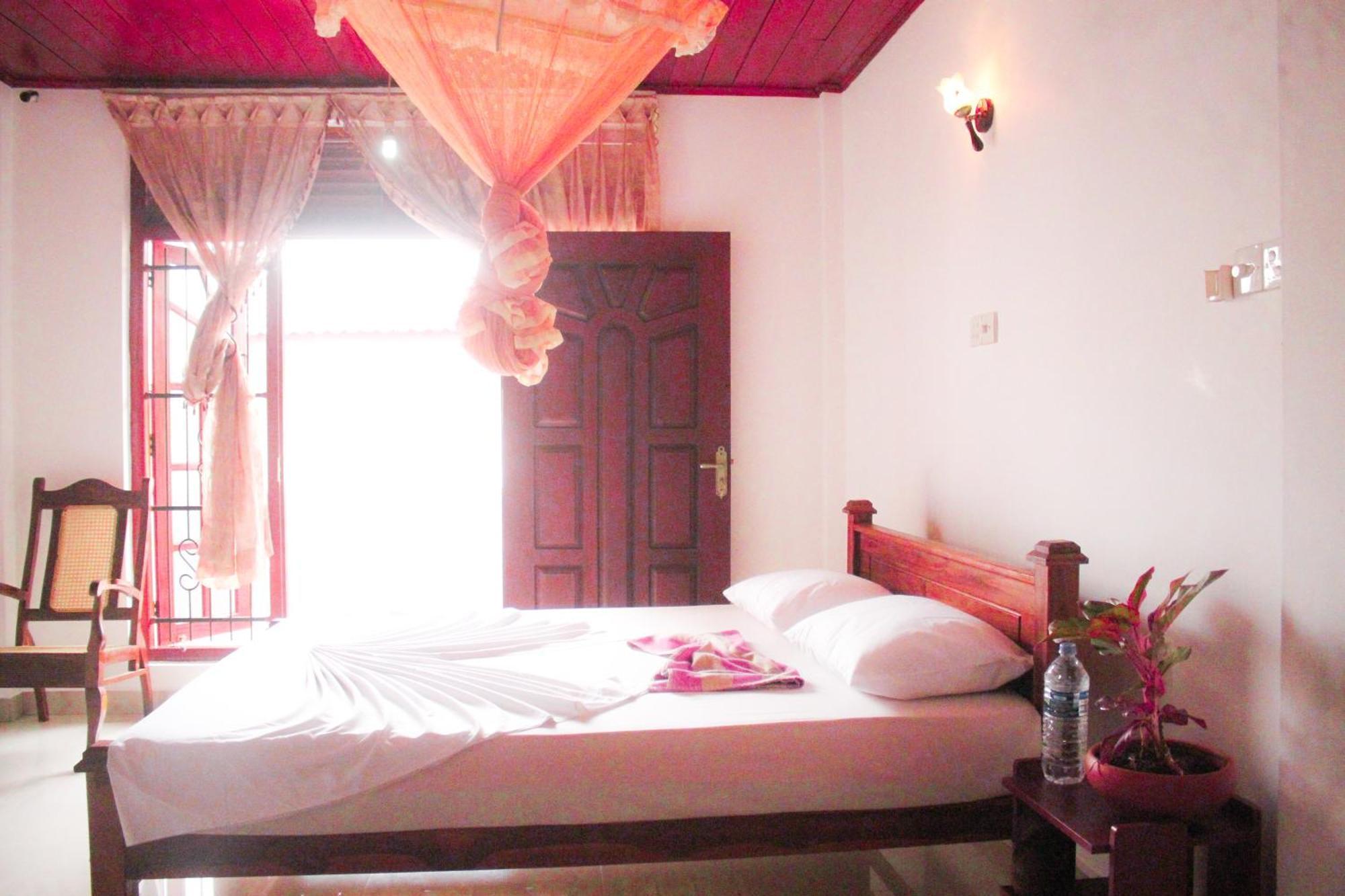 Golden Town Hotel Tangalle Buitenkant foto